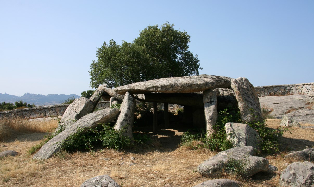 The Luras dolmen, another witness of prehistoric times... 