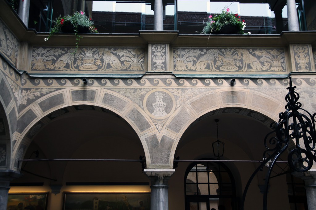 Beautiful decorations of the courtyard.