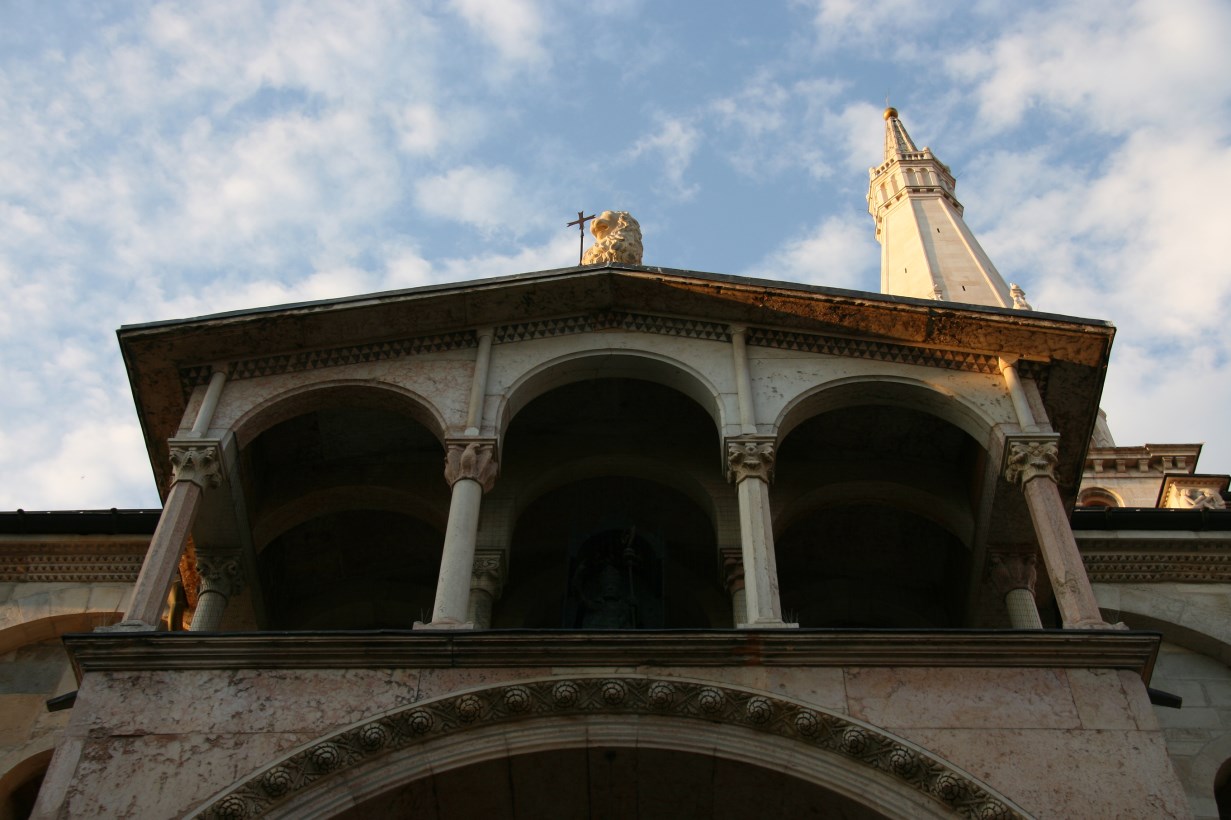Upper part of the Porta Regia.