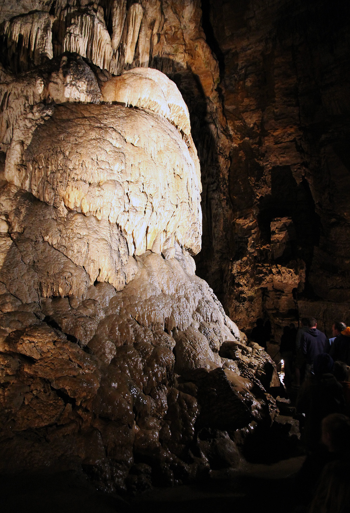 The trophy: an enormous (20m circumference and 7m high!) stalagmite.
