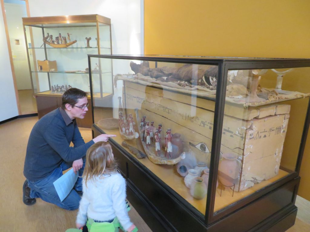 Dad explains to Febe the significance of the scale model boats that are found in ancient Egyptian tombs.